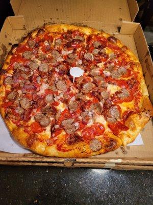 The meat lovers pizza /w extra meat