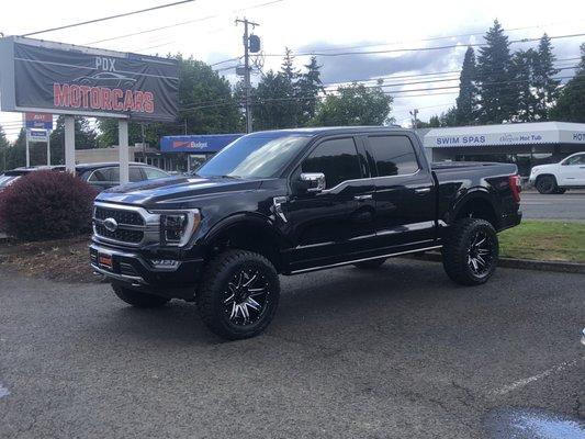 '21 Ford F-150 Platinum 6" BDS lift kit.