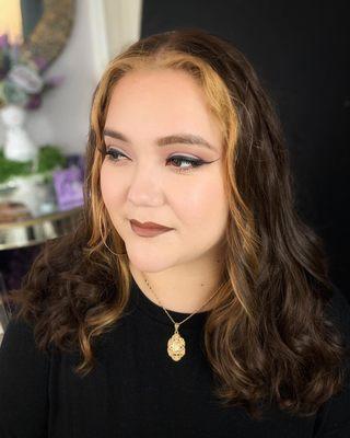 The 90's chunky highlights are now trendy. I used muted desert shades for this look.