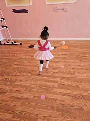 Tutu class in session.