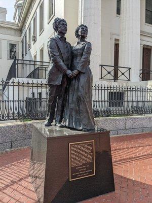 Harriet & Dred Scott Statue, Saint Louis