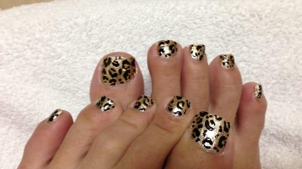 Golden leopard Print by Kylie