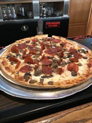 16" Thin Crust Pizza with Pepperoni, Mushrooms, & Onion