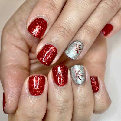 How adorable is this holiday gel/ shellac manicure by Frenchies Beaverton team?