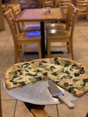 Alfredo Pizza with Spinach & Artichoke toppings. Amazing Garlic Bread as well