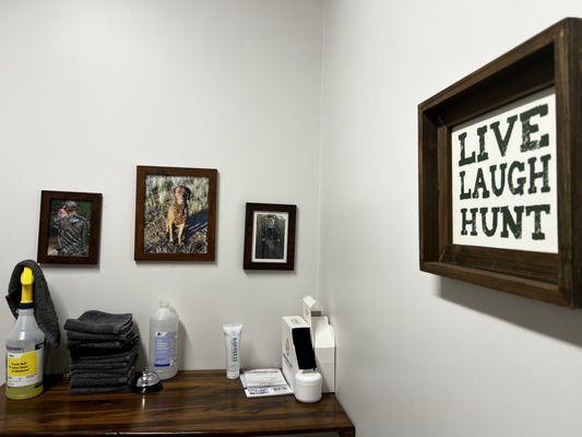 Hoops Chiropractic's Hunting-themed Room. Dr Hoops' decor for all the rooms are inspired by his love of the outdoors and sports.