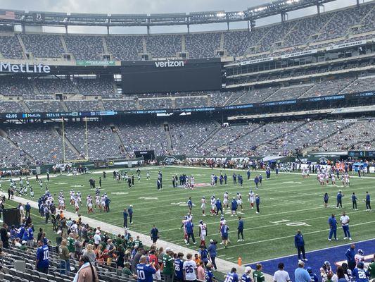 NY Giants warming up