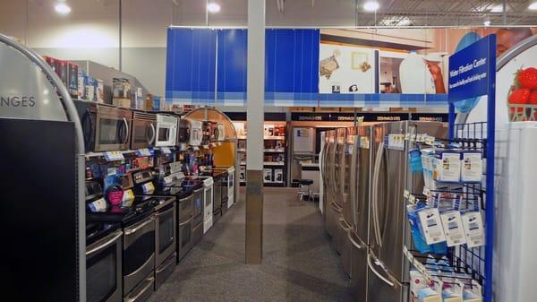 Best Buy Everett Mall Interior 4 - Section on kitchen stoves.