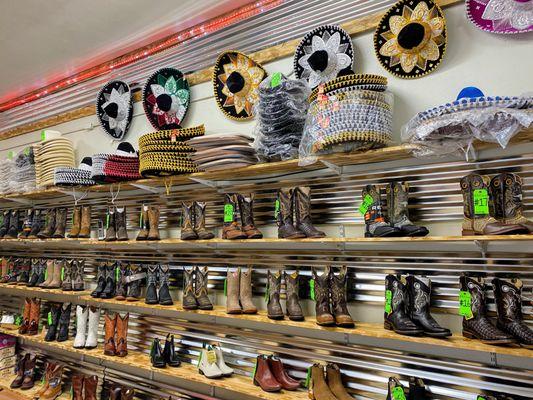 Large selection of Cowboy boots, Botines, Work boots, children's boots and huaraches.