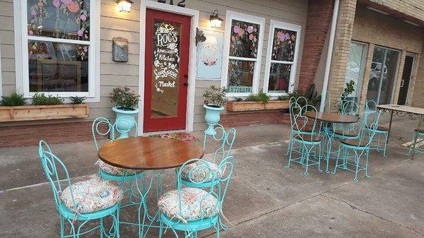 Storefront of Lucy Goose Market and Roc's American Kitchen