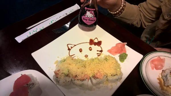 Ming is quite the artist!  This is a crunchy salmon roll....very tasty!