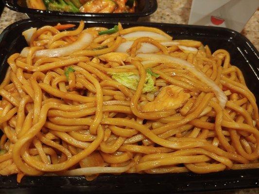 Chicken lo mein