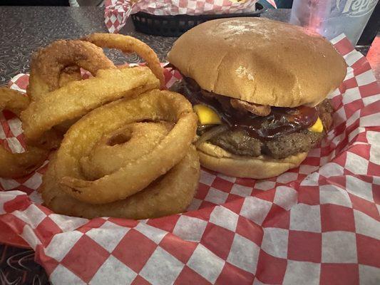 Cheeseburger  and onion rings