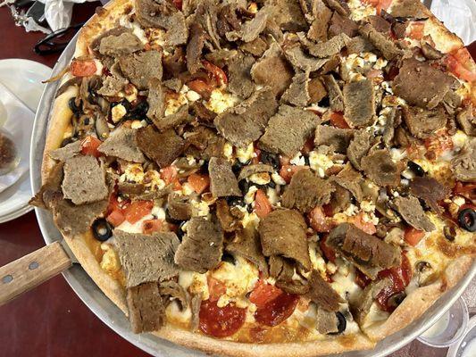 Pizza with gyro,feta,pep,mushrooms, and green pepper.