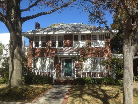 The office is located in a cozy house setting in the Museum District.