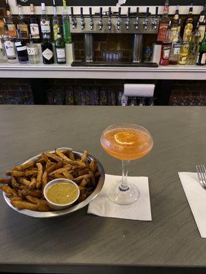 Small frites and "naked and almost famous" cocktail