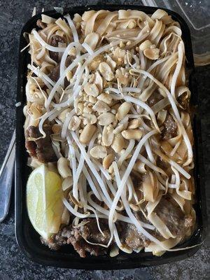 Pad Thai with beef