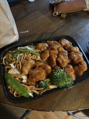 General Tsos Chicken Dinner Combo Meal