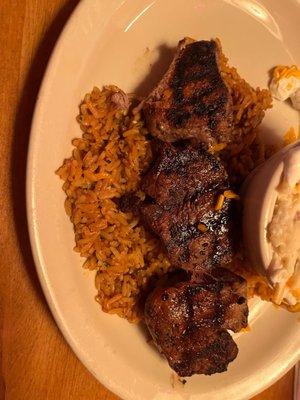 Filet medallions with rice and potatoes