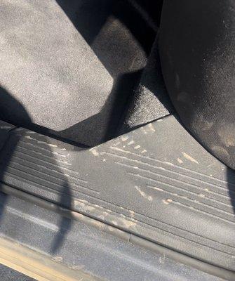 Mud stains and dirt all over the vehicle at time of pick up. Do they not clean at all in between customers??