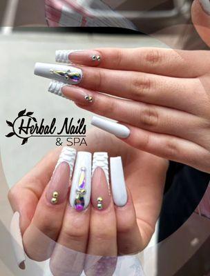 For the best experience, please book an appointment with us via
https://HerbalNailsEastvale.com