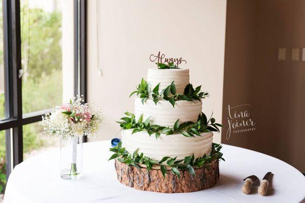 Cake included in all-inclusive packages | Black Forest by Wedgewood Weddings