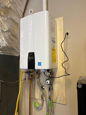 Tankless Water Heater Installation | Call: (541) 848-7261 | Stark Plumbing