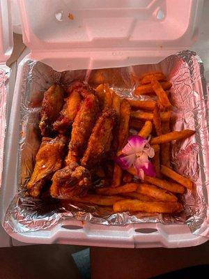 Sweet chili 8 Piece Wings (I may be hiding one in my mouth)