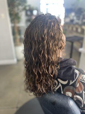 Loose beach wave perm by Kellie