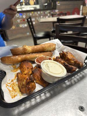 Wings with breadsticks