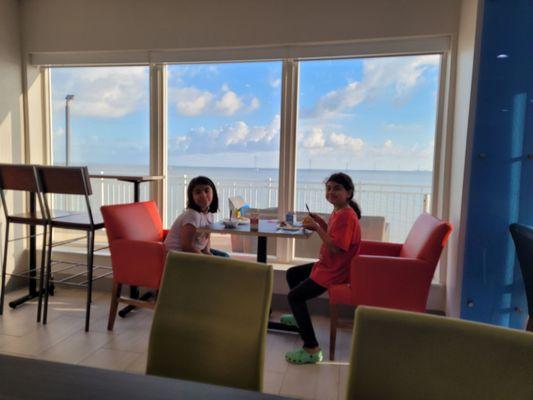 Kids havingbreakfast with a view