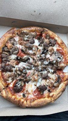 Small pizza with pepperoni, hamburger, sausage and mushroom.