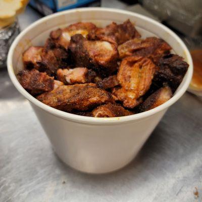 Rib Tip Bucket!!!! 3 lbs

Slow smoked, seasoned with our home made house seasonings, sauce on or sauce on the side.