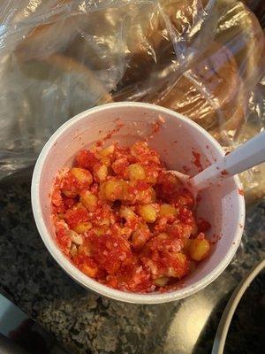 Elote en vaso con cheetos