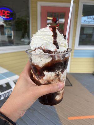 Fudge brownie sundae