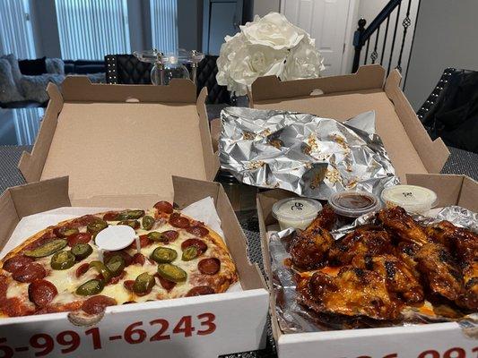 Buffalo Pizza & Wings