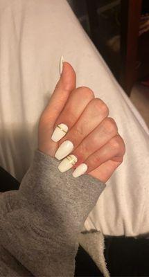 V N Nails