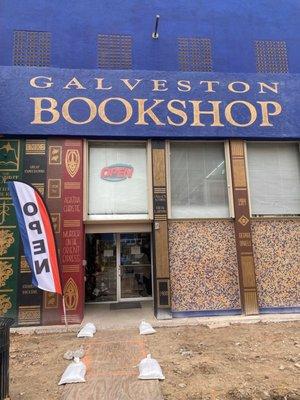 The front of the store. There is some construction underway to the side walk area but the front of the building is a absolutely adorable.