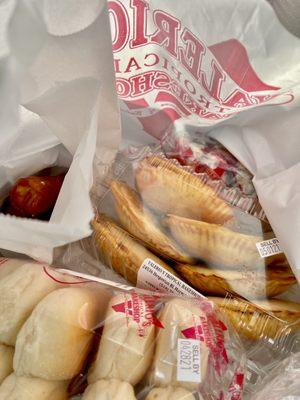 Empanada, pan de sal, turon, hopia