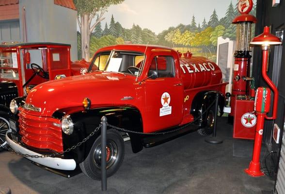 A very cool old Chevy / Texaco gas truck!