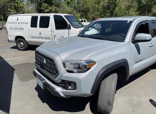 Toyota Tacoma windshield replacement