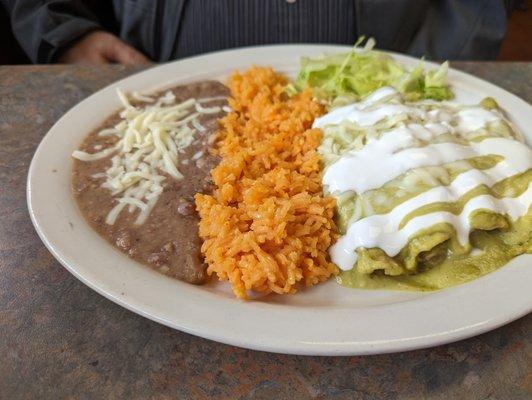 You know you want some of the Enchiladas Verde!!!
 All the plates look this appealing and delicious. The taste is even better!!!