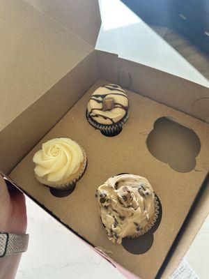 Wedding cake, PB chocolate, & Cookie dough cupcakes