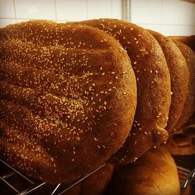 Who doesn't love Barbari bread?! Trust us, there's nothing barbaric about chomping down on warm bread; we don't judge.