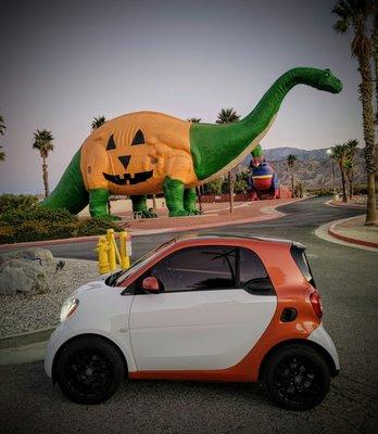 Cabazon Dinosaurs World's Biggest! Smart Cars Love'em too!