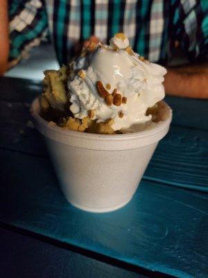 hot fudge cookie dough sundae