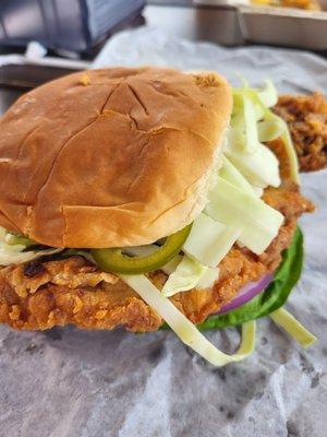 Breaded tenderloin - Mug style (pickled jalapeños and cabbage)