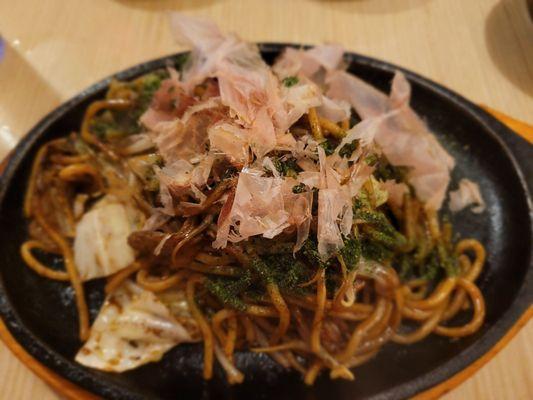 Dinner @Osaka Teppanyaki & Izakaya this evening; 12/2/2021. Ordered their Yakisoba with Beef.