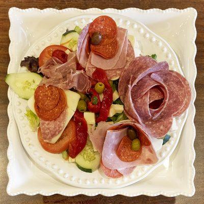 Antipasto. Salad.  
 At. Ozone pizzeria