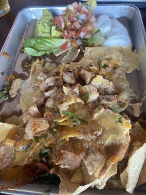 Nacho appetizer with chicken fajitas